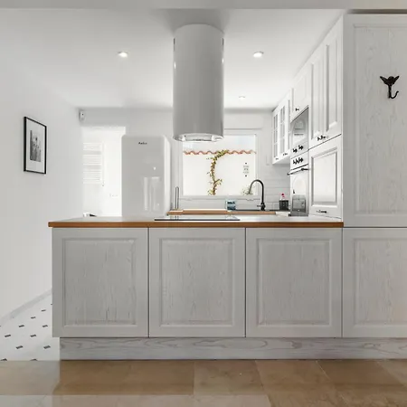 Stunning In Historic Center By Costarentals - Mal05 Apartment Malaga